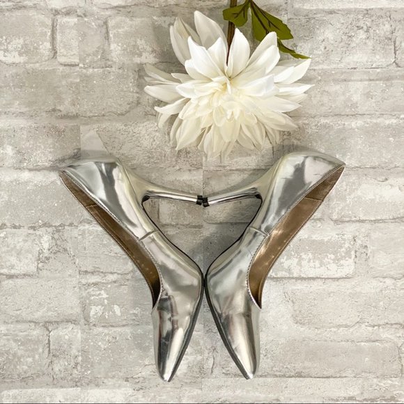 SOLD | Mossimo Elegant Metallic Heels EUC - Picture 9 of 12